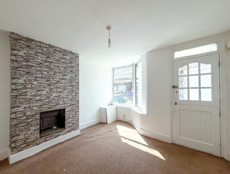 2 bedroom Terraced House to let in Victoria Road, Nth Wat, Watford, WD24