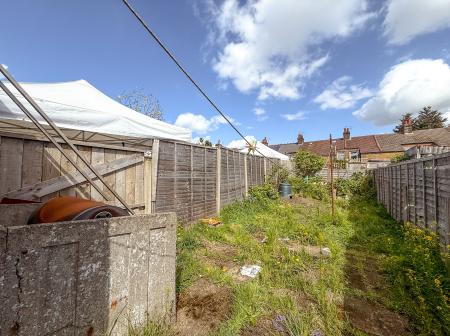 2 bedroom Terraced House to let in Victoria Road, Nth Wat, Watford, WD24