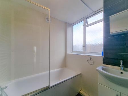 2 bedroom Terraced House to let in Victoria Road, Nth Wat, Watford, WD24