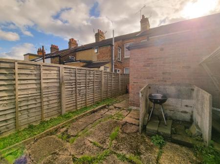 2 bedroom Terraced House to let in Victoria Road, Nth Wat, Watford, WD24