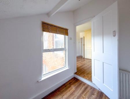 2 bedroom Terraced House to let in Victoria Road, Nth Wat, Watford, WD24