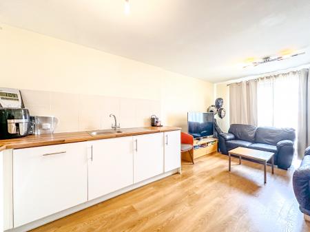 2 bedroom Flat for sale in Wells Court, Pumphouse Crescent, Watford, Watford, WD17