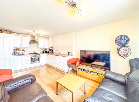 2 bedroom Flat for sale in Wells Court, Pumphouse Crescent, Watford, Watford, WD17