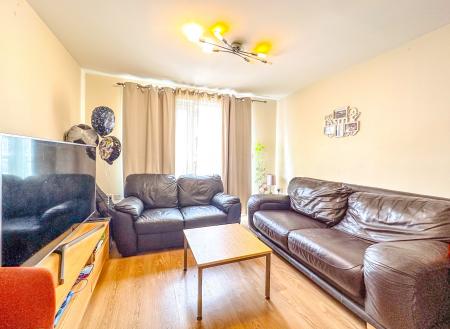 2 bedroom Flat for sale in Wells Court, Pumphouse Crescent, Watford, Watford, WD17