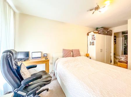 2 bedroom Flat for sale in Wells Court, Pumphouse Crescent, Watford, Watford, WD17