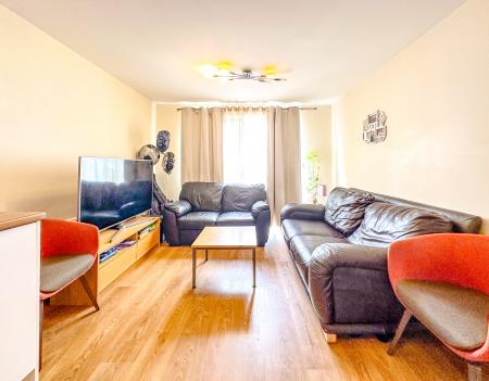 2 bedroom Flat for sale in Wells Court, Pumphouse Crescent, Watford, Watford, WD17