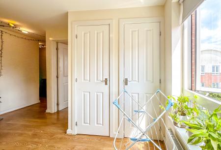 2 bedroom Flat for sale in Wells Court, Pumphouse Crescent, Watford, Watford, WD17