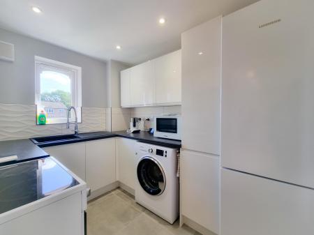 1 bedroom Studio flat to let in Sandown Road, Nth Wat, Watford, WD24