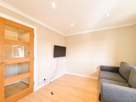 1 bedroom Studio flat to let in Sandown Road, Nth Wat, Watford, WD24