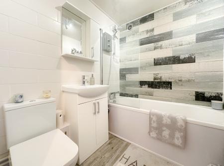 1 bedroom Studio flat to let in Southwold Road, Nth Wat, Watford, WD24