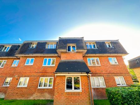 1 bedroom Studio flat to let in Southwold Road, Nth Wat, Watford, WD24