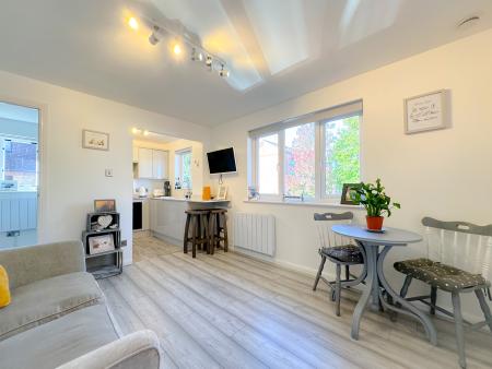 1 bedroom Studio flat to let in Southwold Road, Nth Wat, Watford, WD24