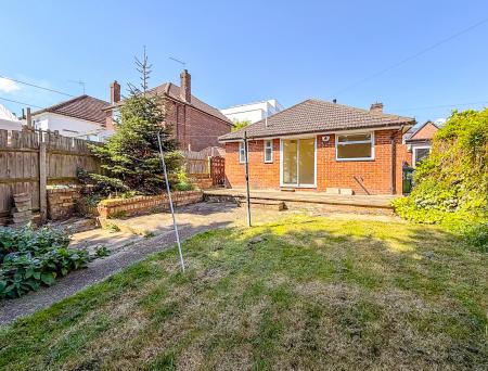 2 bedroom Bungalow to let in Cherry Tree Road, Watford, WD24