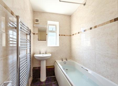 2 bedroom Bungalow to let in Cherry Tree Road, Watford, WD24