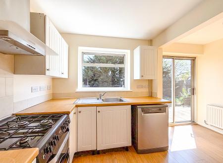 2 bedroom Bungalow to let in Cherry Tree Road, Watford, WD24