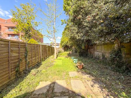2 bedroom Terraced House to let in Clifton Road, Watford, WD18