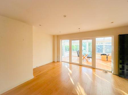 3 bedroom Terraced House to let in Hugo Close, Cassio Metro, Watford, WD18