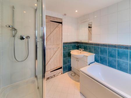3 bedroom Terraced House to let in Nascot Street, Nascot, Watford, WD17