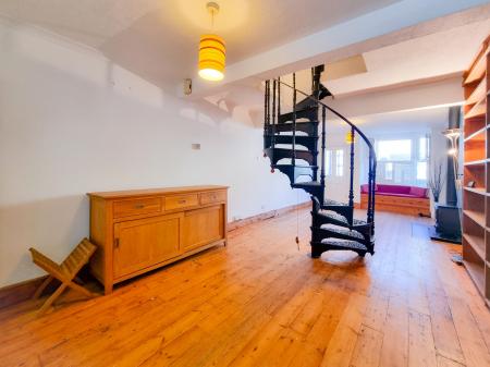 3 bedroom Terraced House to let in Nascot Street, Nascot, Watford, WD17