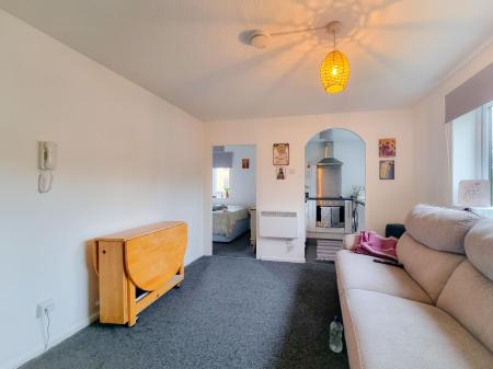 1 bedroom Studio flat to let in Balmoral Road, Watford, WD24
