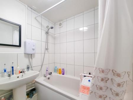 1 bedroom Studio flat to let in Balmoral Road, Watford, WD24