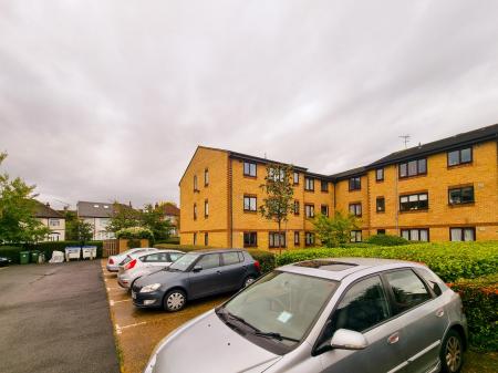 1 bedroom Studio flat to let in Balmoral Road, Watford, WD24