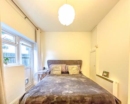 1 bedroom Flat to let in Durban Road West, Watford, WD18