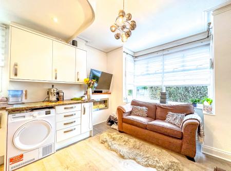 1 bedroom Flat to let in Durban Road West, Watford, WD18