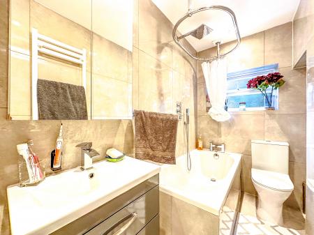 1 bedroom Flat to let in Durban Road West, Watford, WD18