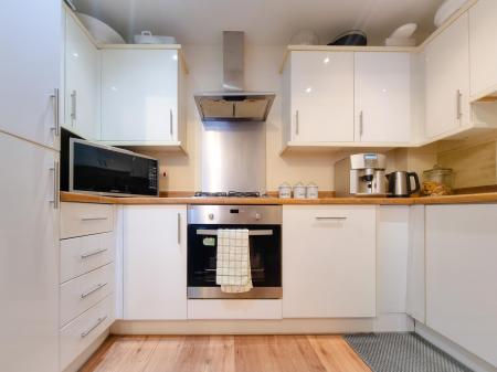 2 bedroom Flat to let in Hales Court, Ley Farm Close, Nth Wat, Watford, WD25