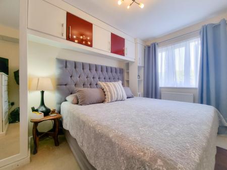 2 bedroom Flat to let in Hales Court, Ley Farm Close, Nth Wat, Watford, WD25