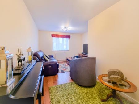 2 bedroom Flat to let in Hales Court, Ley Farm Close, Nth Wat, Watford, WD25