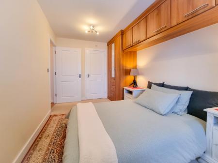 2 bedroom Flat to let in Hales Court, Ley Farm Close, Nth Wat, Watford, WD25
