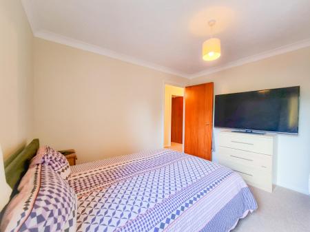 2 bedroom Flat to let in Roseberry Court, Grandfield Avenue, Watford, WD17