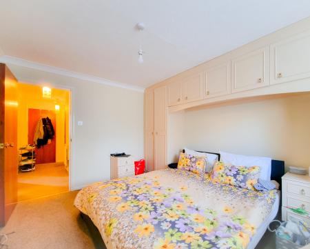 2 bedroom Flat to let in Roseberry Court, Grandfield Avenue, Watford, WD17