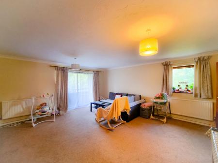 2 bedroom Flat to let in Roseberry Court, Grandfield Avenue, Watford, WD17