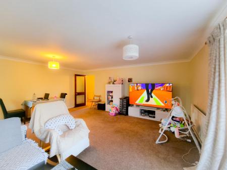 2 bedroom Flat to let in Roseberry Court, Grandfield Avenue, Watford, WD17