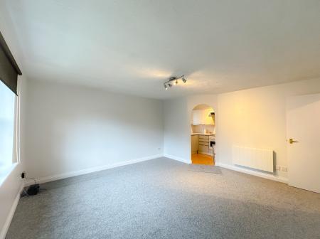 2 bedroom Flat to let in Wellington House, Exeter Close, Watford, WD24