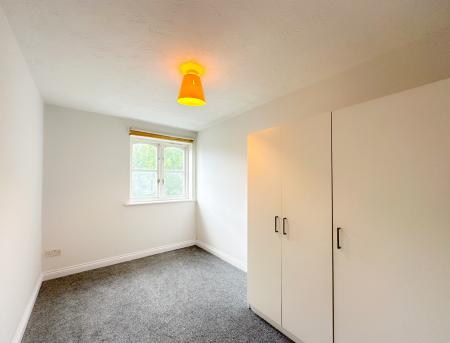 2 bedroom Flat to let in Wellington House, Exeter Close, Watford, WD24