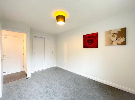 2 bedroom Flat to let in Wellington House, Exeter Close, Watford, WD24