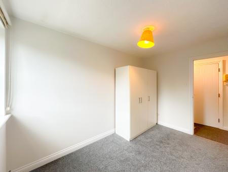 2 bedroom Flat to let in Wellington House, Exeter Close, Watford, WD24