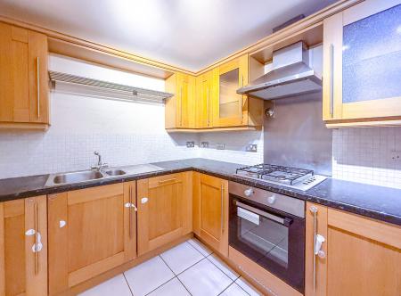2 bedroom Flat to let in Mayfair Court, Observer Drive, Watford, WD18
