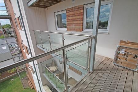 2 bedroom Flat to let in Mayfair Court, Observer Drive, Watford, WD18