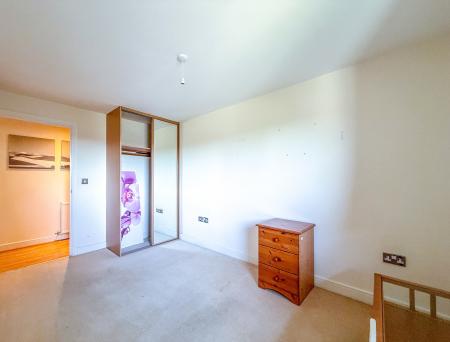 2 bedroom Flat to let in Mayfair Court, Observer Drive, Watford, WD18