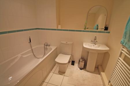 2 bedroom Flat to let in Mayfair Court, Observer Drive, Watford, WD18