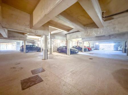 2 bedroom Flat to let in Mayfair Court, Observer Drive, Watford, WD18