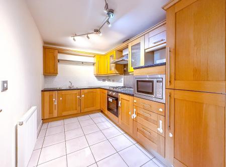 2 bedroom Flat to let in Mayfair Court, Observer Drive, Watford, WD18