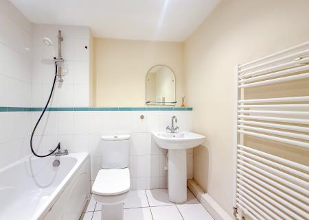 2 bedroom Flat to let in Mayfair Court, Observer Drive, Watford, WD18