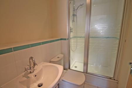 2 bedroom Flat to let in Mayfair Court, Observer Drive, Watford, WD18