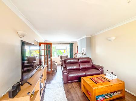 3 bedroom Semi-detached house for sale in Valley Walk, Croxley Green, WD3